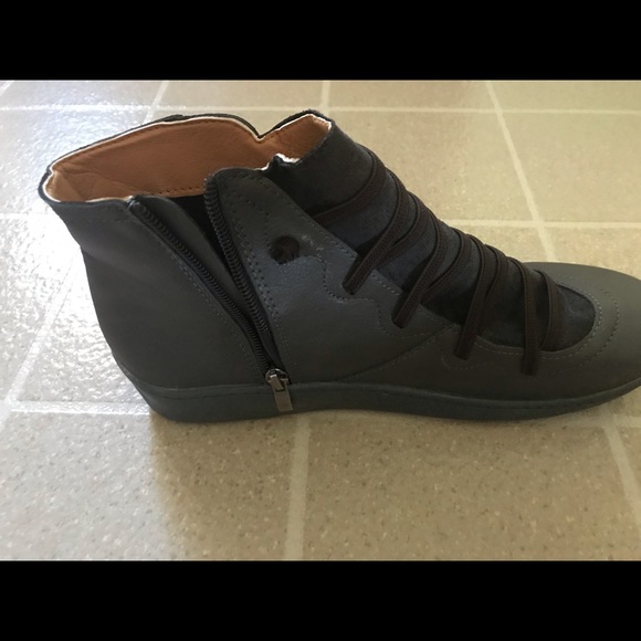 NWOT Ankle Booties - Picture 5 of 6